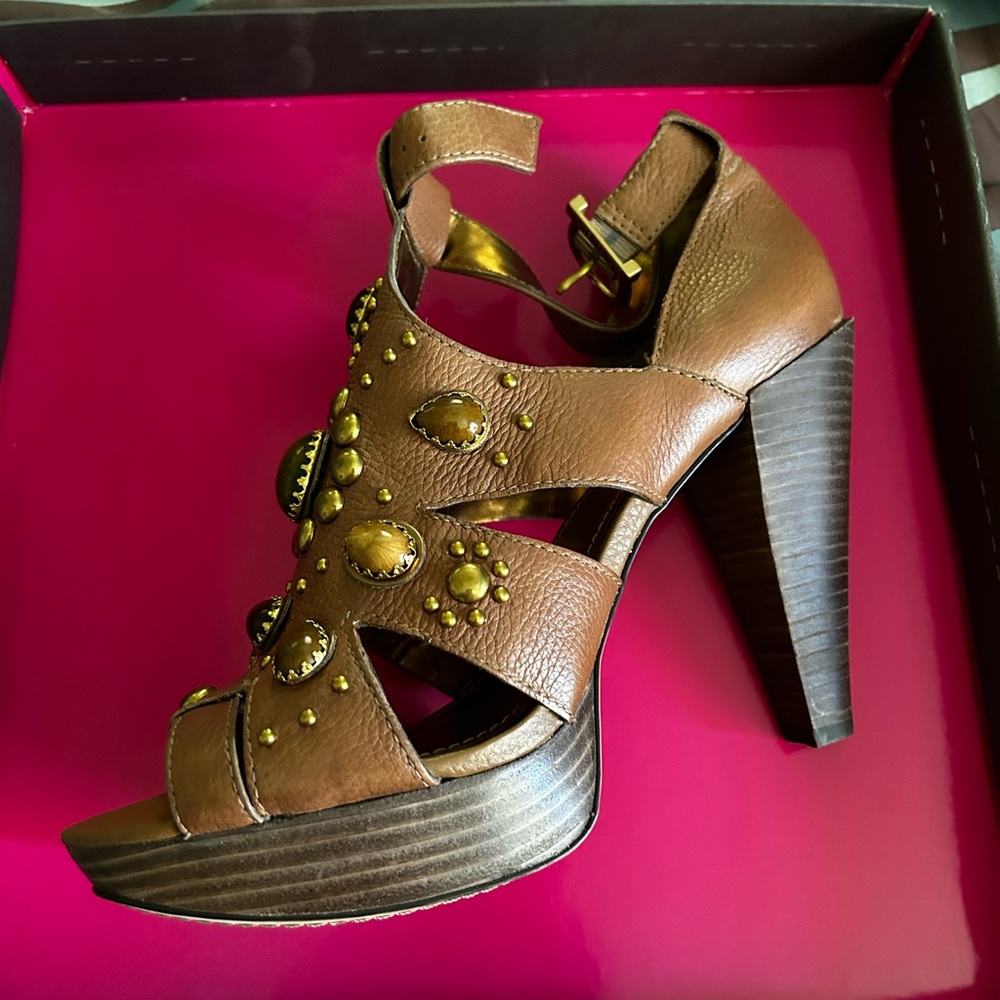 9.5 Vince Camuto Emily Bejeweled Heels new without tags